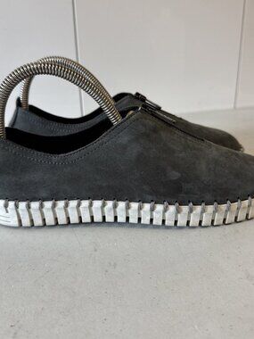 Women's Eric Michael Marlo Gray Nubuck Leather Slip On Flats Size 7.5